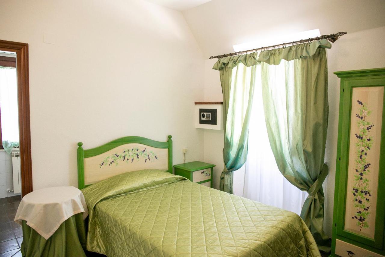 La Villetta Food & Drink Rooms For Rent - No Reception - LʼAquila Exterior foto